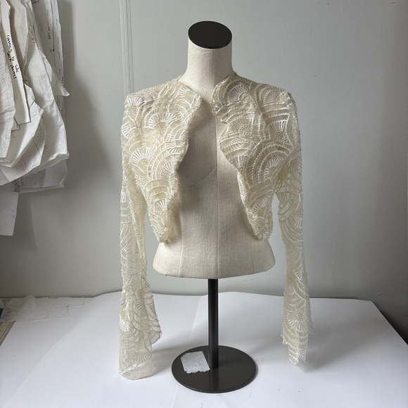 Elegant Cream Lace Bolero Jacket - Picture 1 of 6